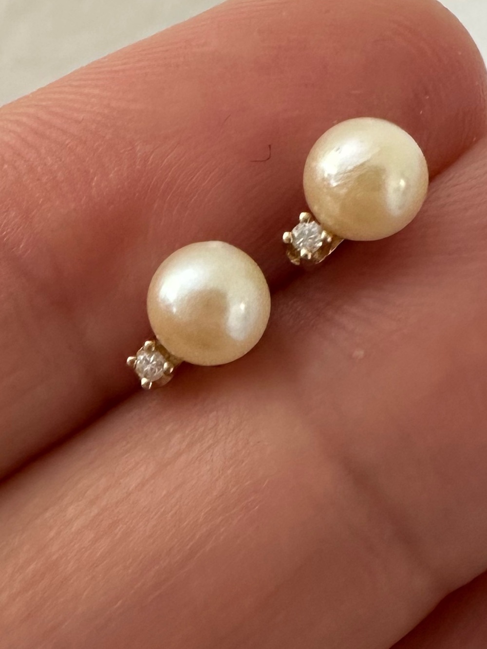 Vintage 14k Yellow Gold Pearl Stud Earrings and Natural Diamond